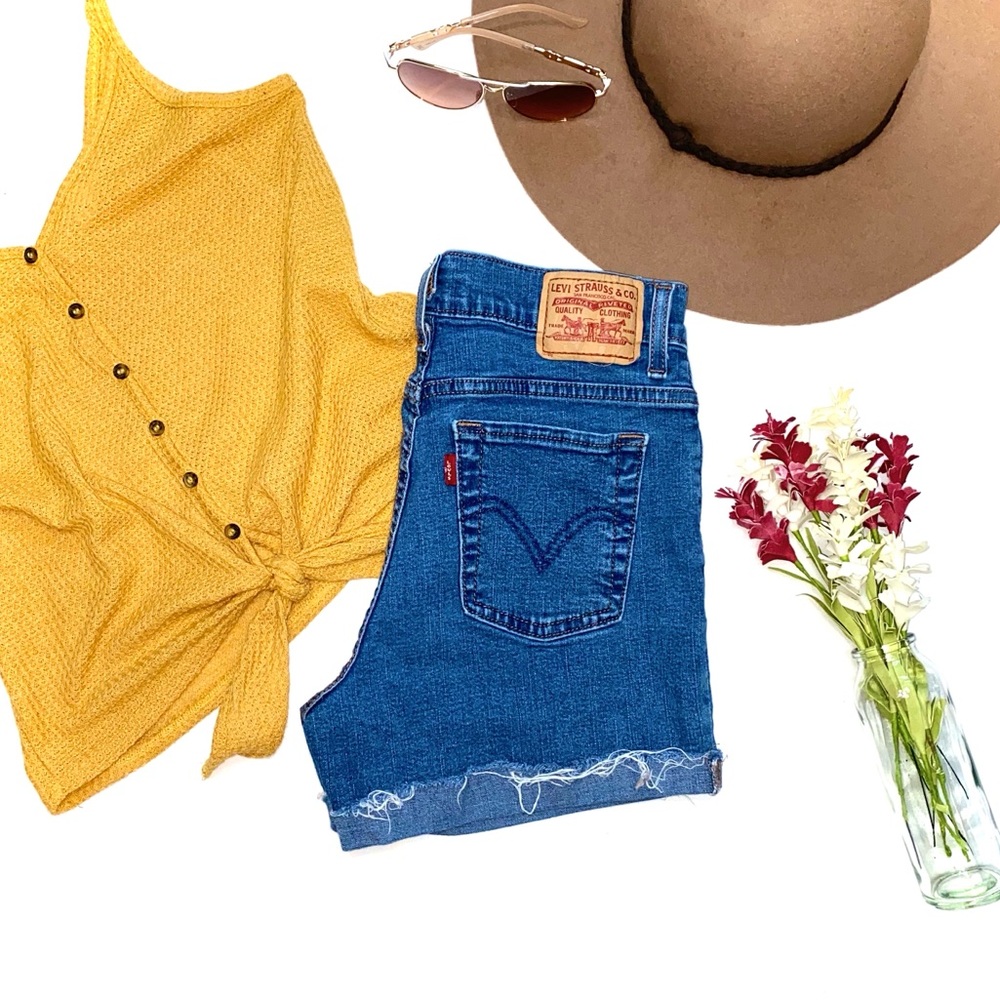 Levi’s Cutoff Jean Shorts